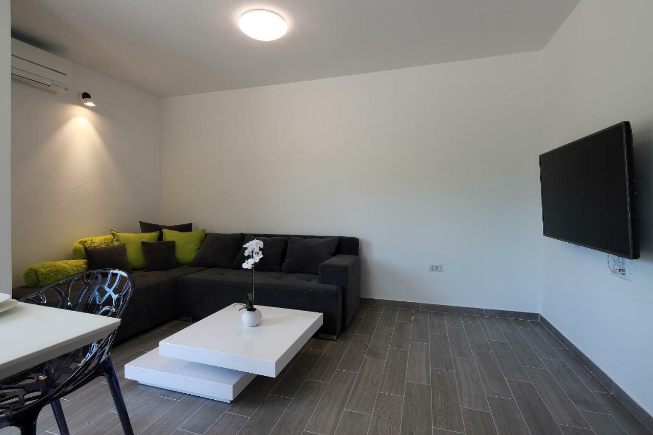 Apartmani Judita Pinezići Dış mekan fotoğraf