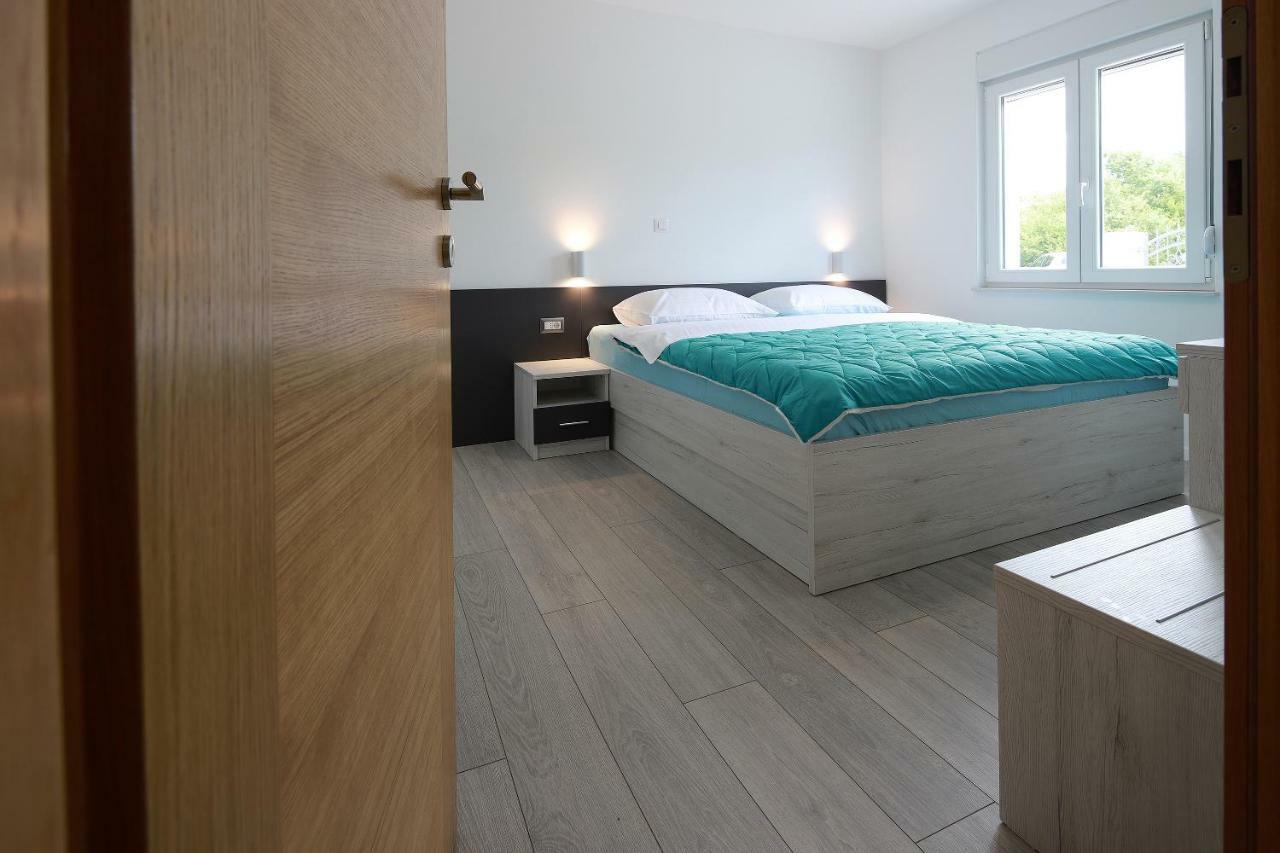 Apartmani Judita Pinezići Dış mekan fotoğraf