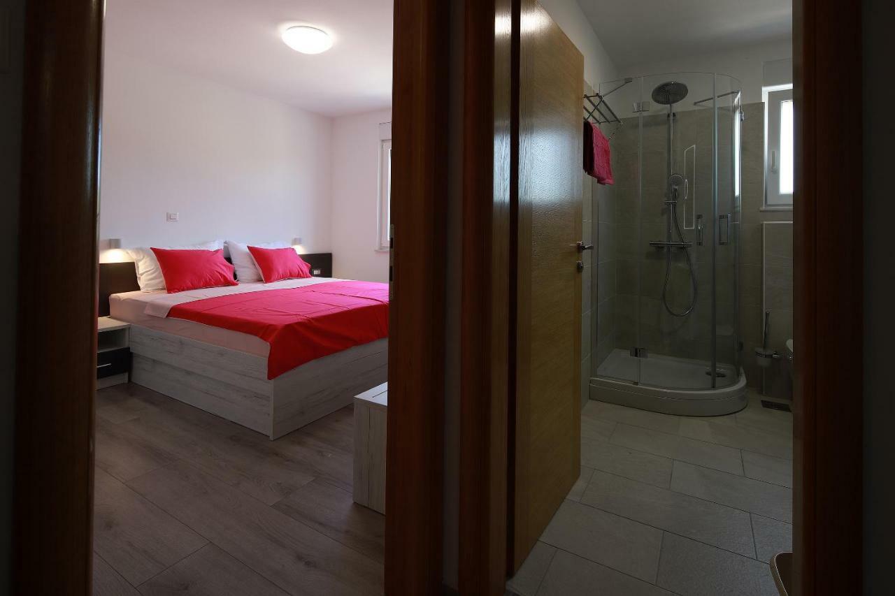 Apartmani Judita Pinezići Dış mekan fotoğraf