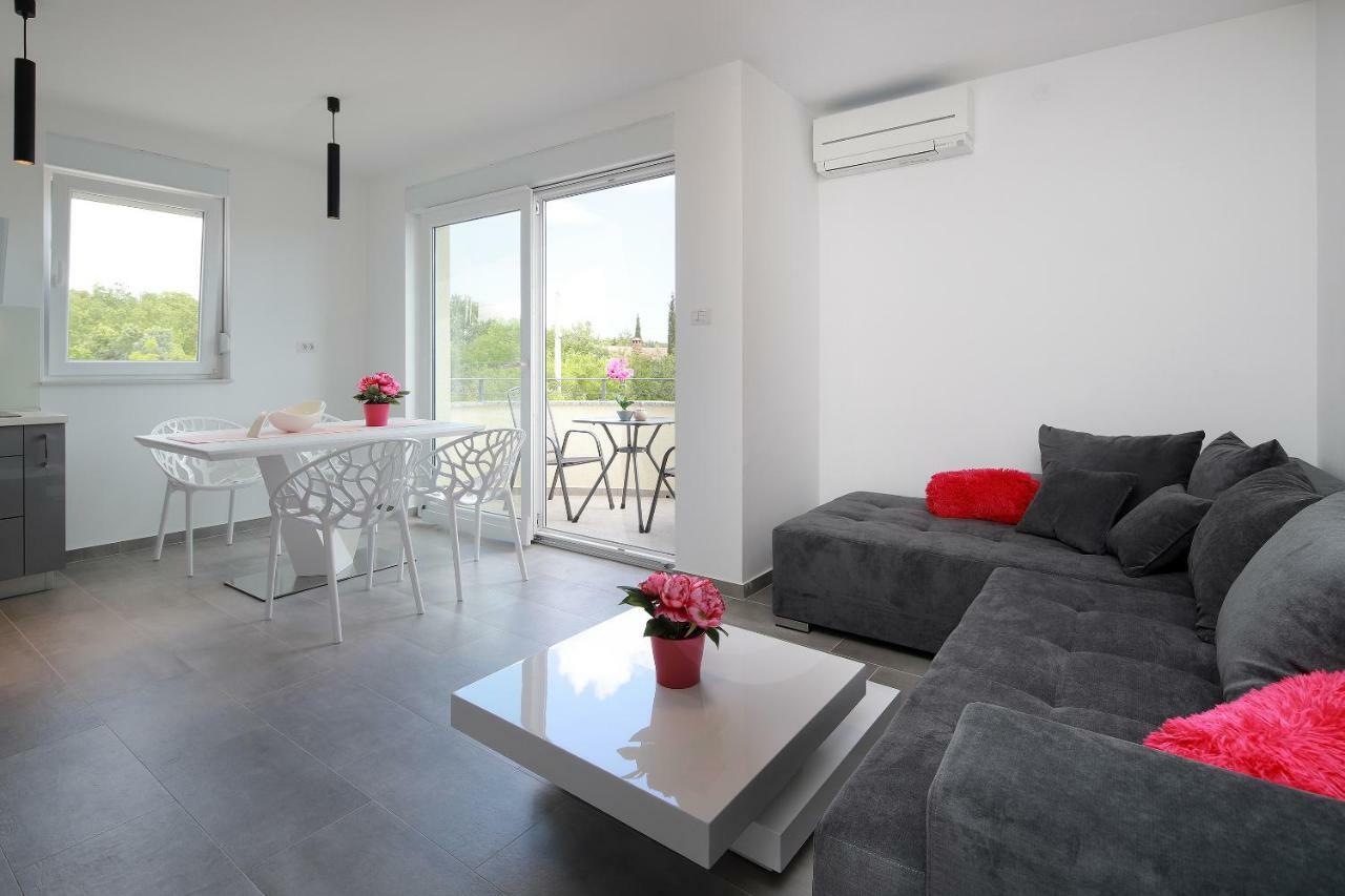 Apartmani Judita Pinezići Dış mekan fotoğraf