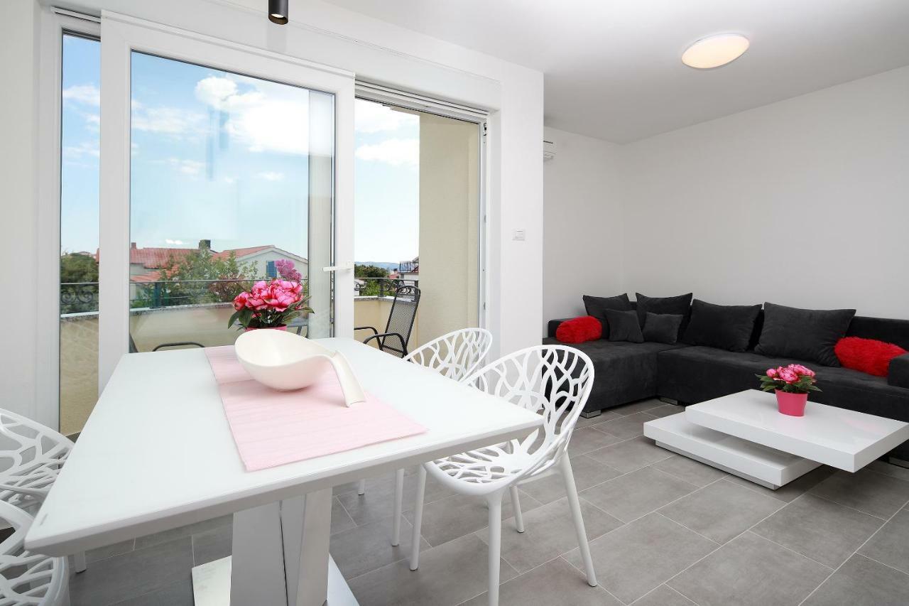 Apartmani Judita Pinezići Dış mekan fotoğraf