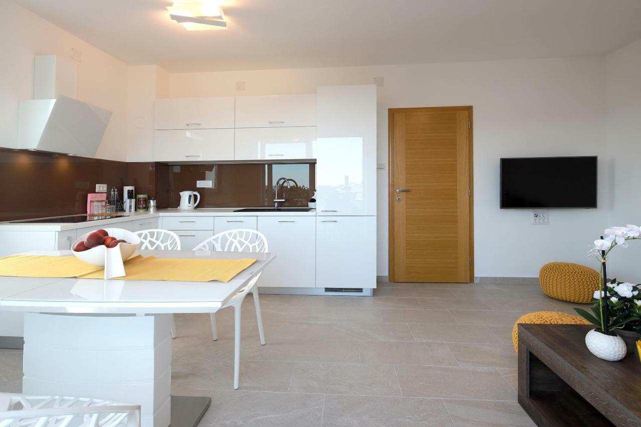 Apartmani Judita Pinezići Dış mekan fotoğraf
