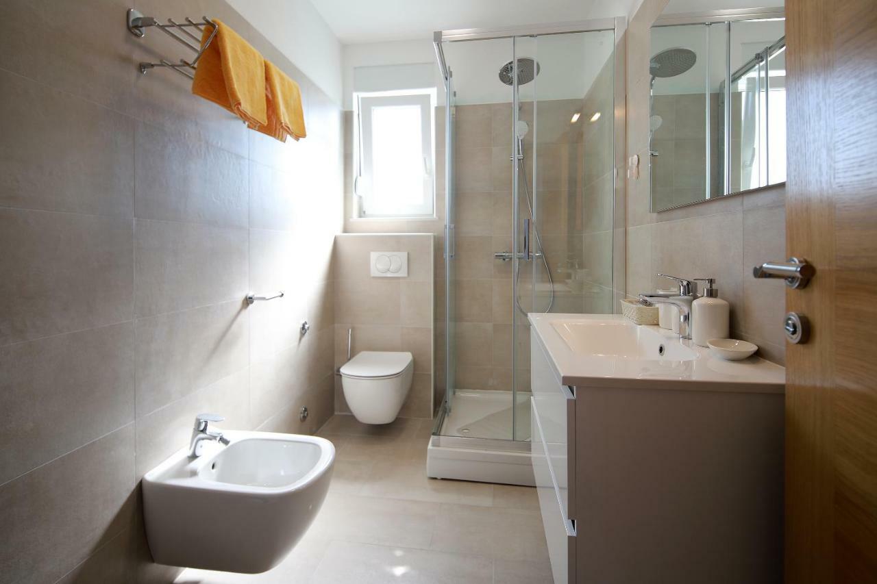 Apartmani Judita Pinezići Dış mekan fotoğraf